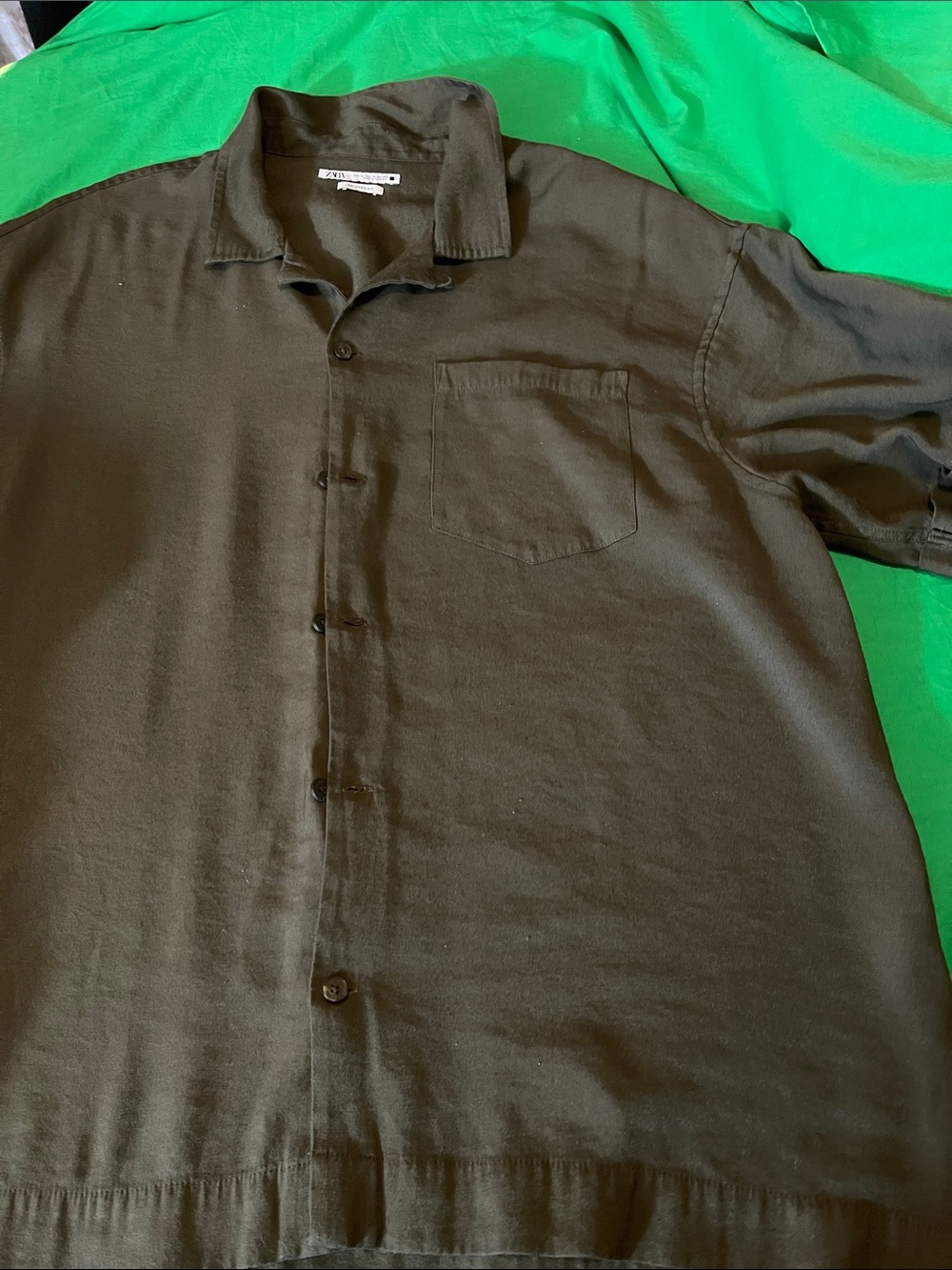 Zara Men's dark green Short-Sleeve Button-Down Shirt with Chest Pocket